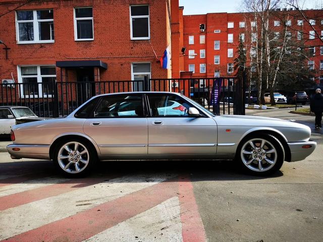Jaguar XJR — фото 4